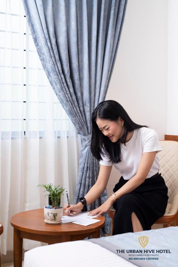 The Urban Hive Hotel ベルガウム エクステリア 写真