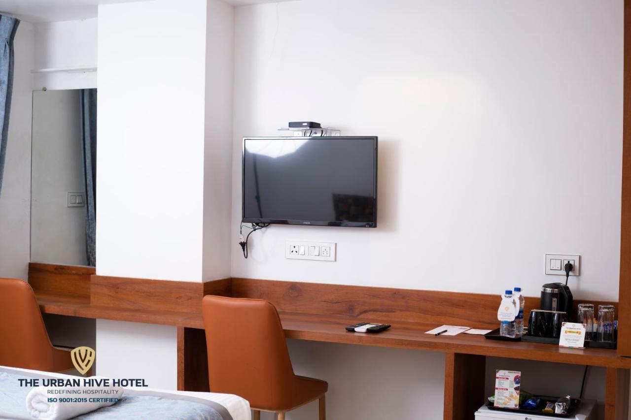 The Urban Hive Hotel ベルガウム エクステリア 写真