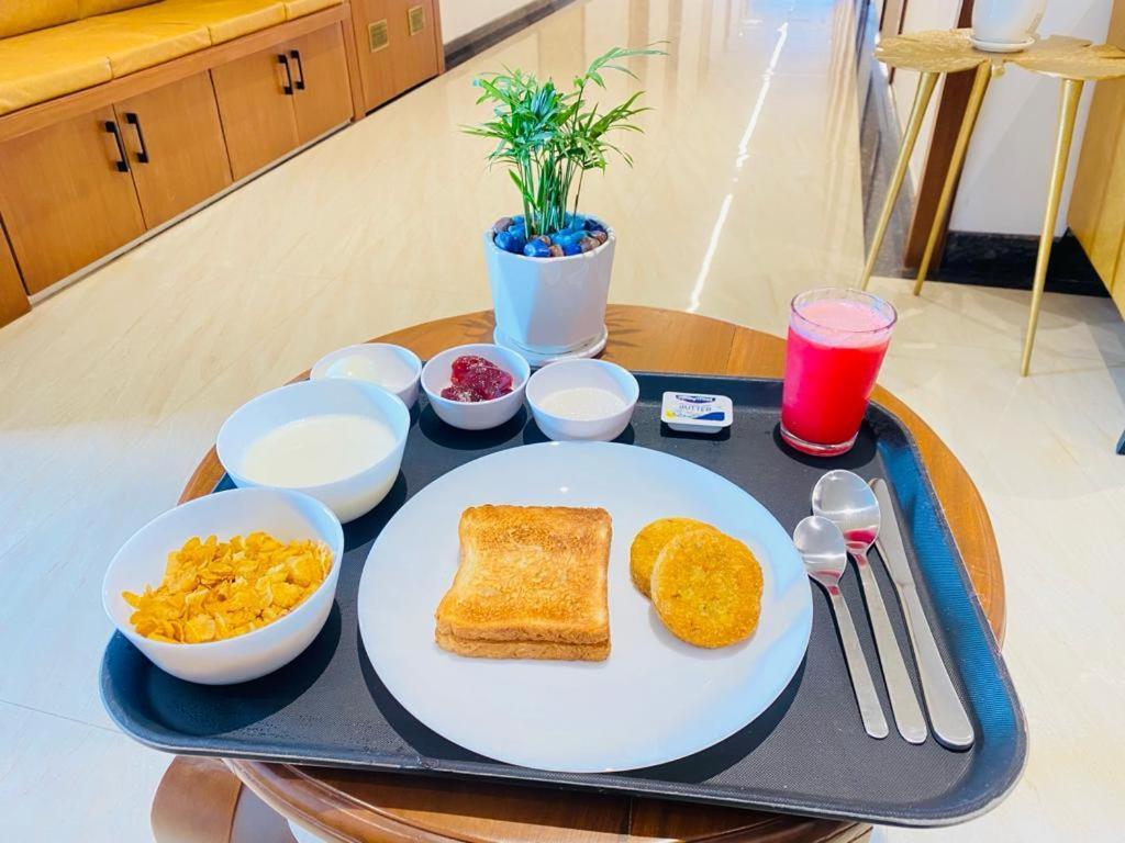 The Urban Hive Hotel ベルガウム エクステリア 写真