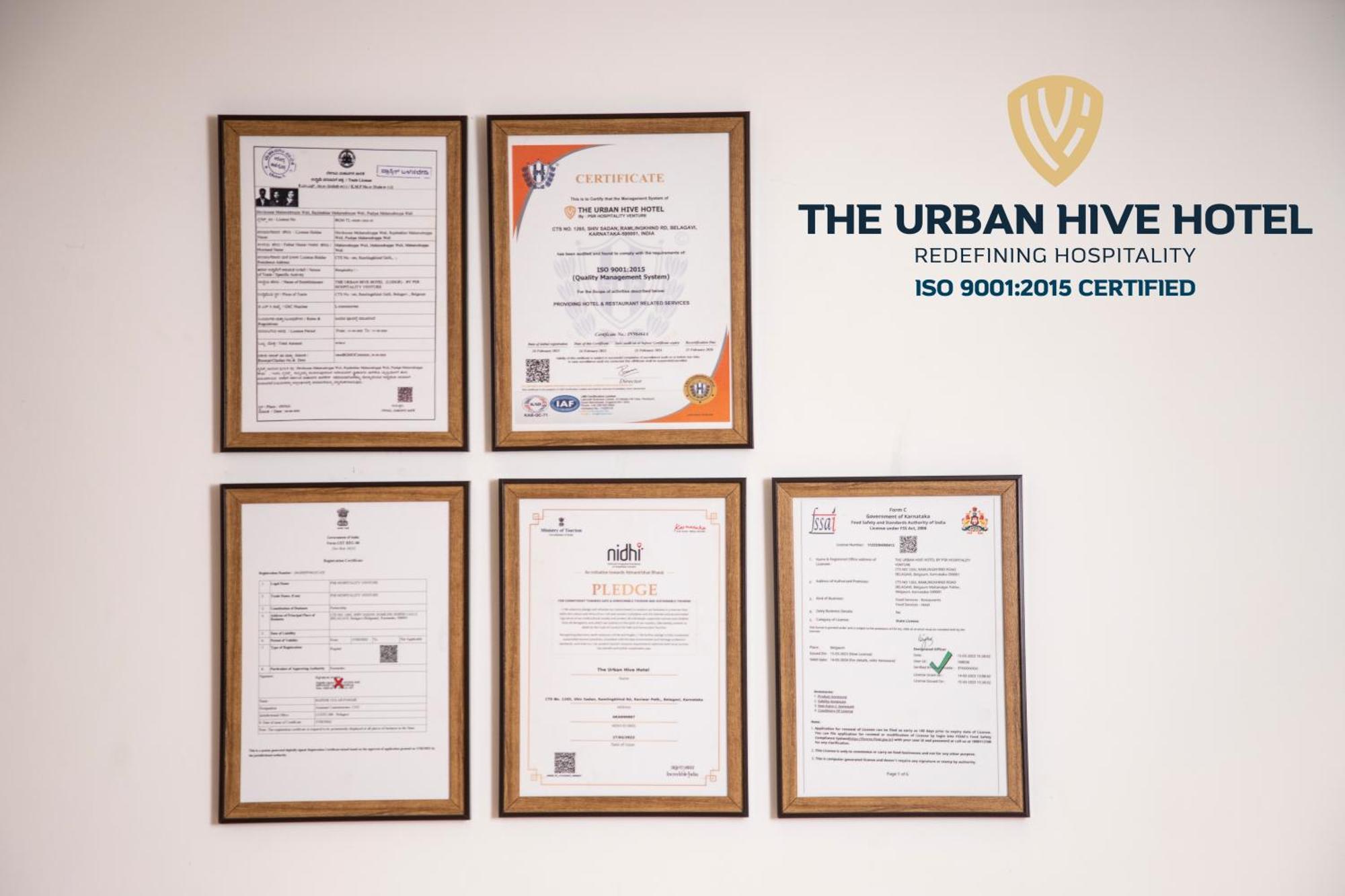 The Urban Hive Hotel ベルガウム エクステリア 写真